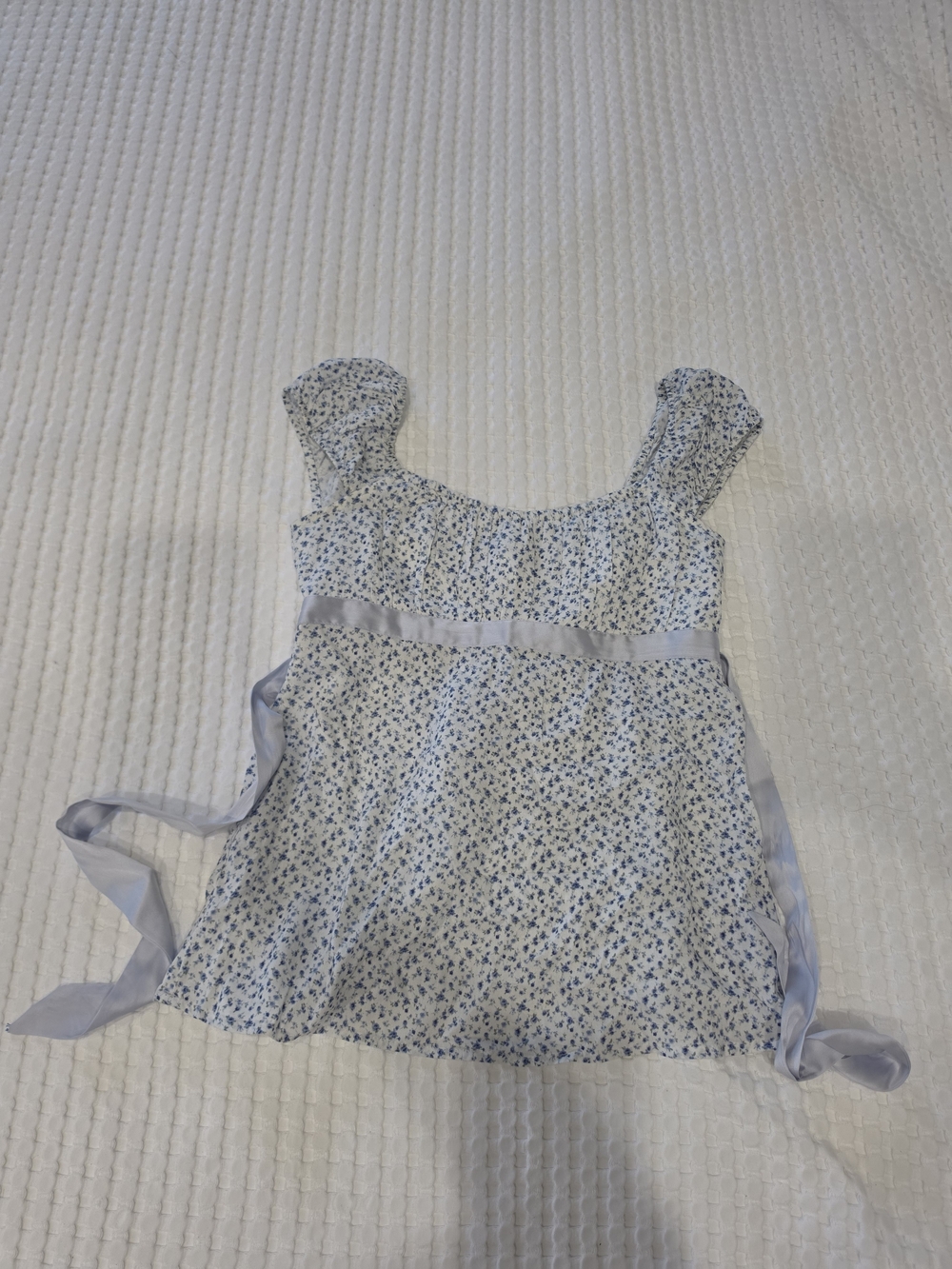 Hollister XS Blue Floral Smocked Babydoll Tie Back Top